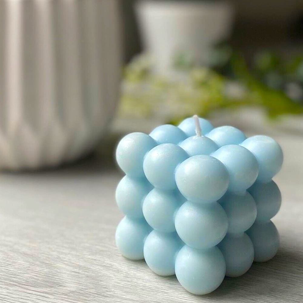 Soft Blueberry scented bubble candle